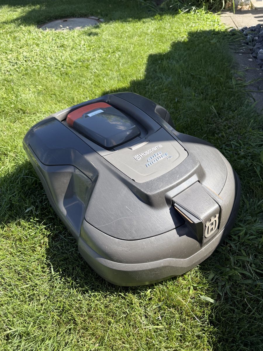 Husqvarna Rasenmäher: Husquarna Automover 310 – Gebraucht aus Oberägeri von JCFU