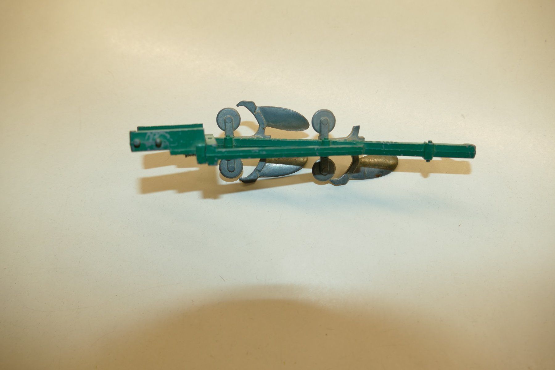 Britains Modellini d'auto: Britains Ltd: Dreischarpflug – Usato da Niederhasli venduto da rail-duerst 3