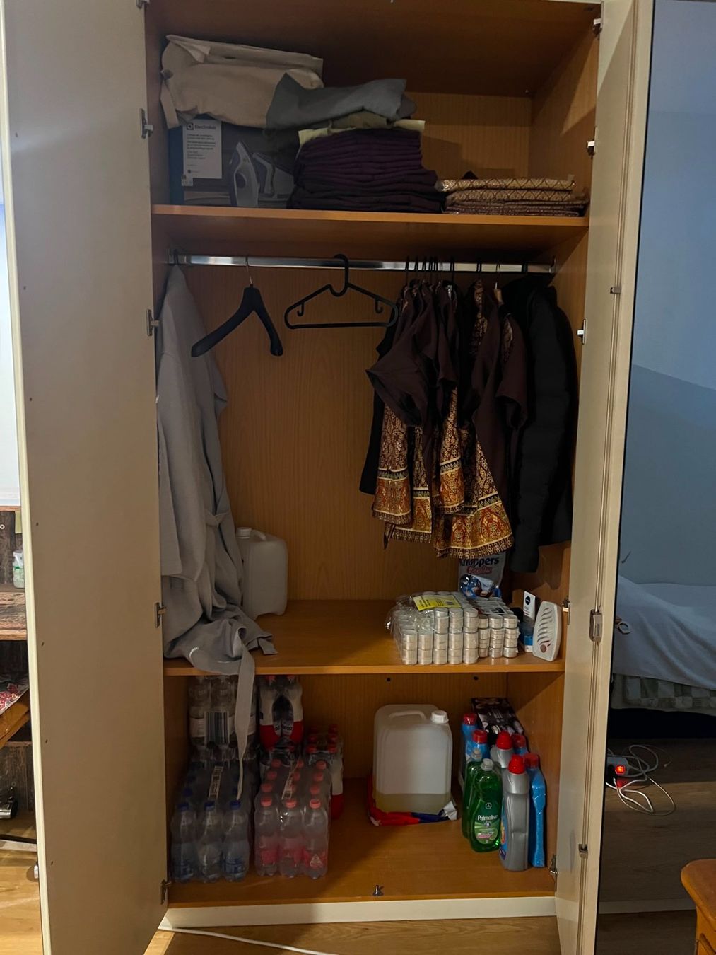 Armoires: Kleiderschrank mit Spiegelfronten Länge 314cm Höhe 220cm b60 – D'occasion à Laufenburg par pat_7wfr 1