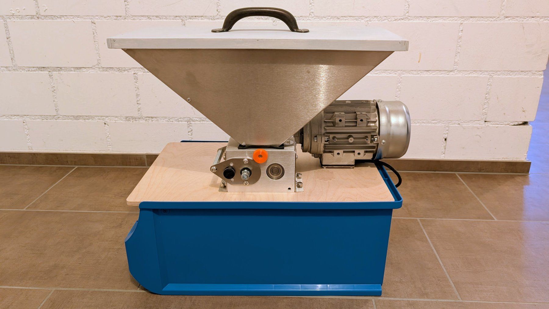 Alle Maschinen: MattMill Master Malzmühle mit Box + 230V Motorkit – Gebraucht aus Gams von Darky3 2