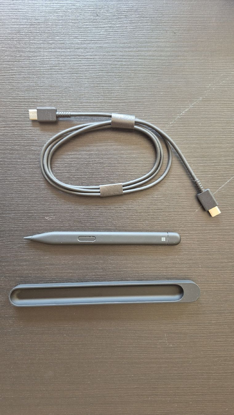 Microsoft Stylos & Marker: Penna Microsoft Surface con cavo e supporto – D'occasion à Cavergno par Fab_j