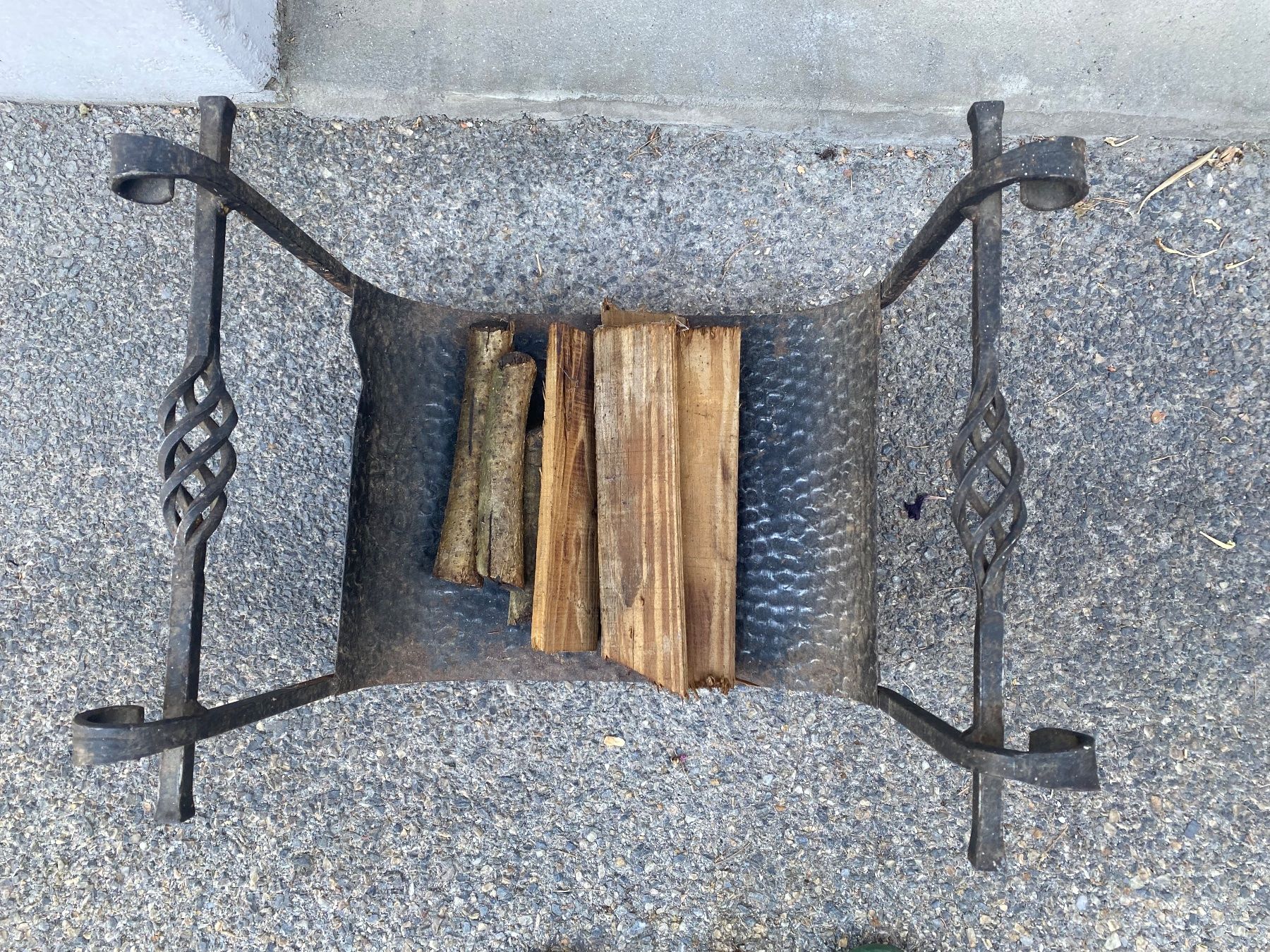 Articoli in legno: Porte bûches – Usato da Sion venduto da tit_65zf 3