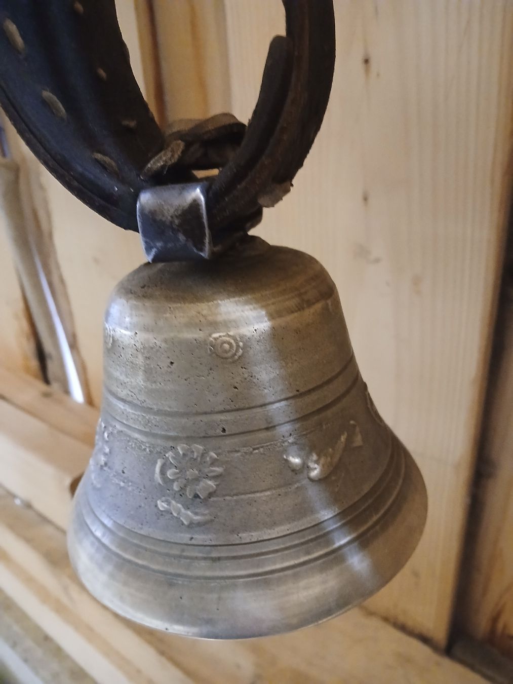 Campanacci mucche: 2 Glöggli / 1Treicheli – Usato da Guggisberg venduto da dur-gug 7