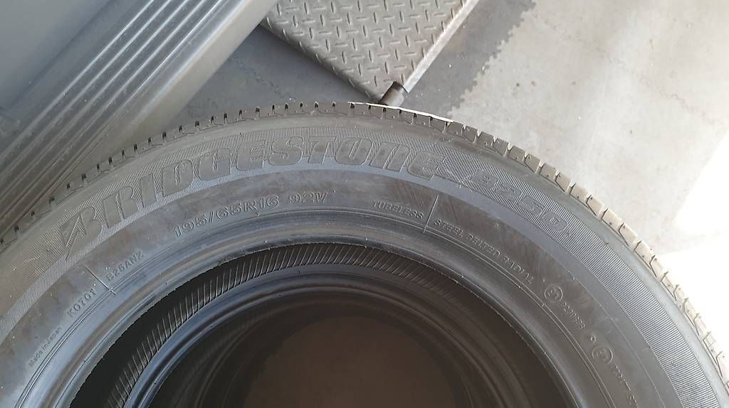 Pneus & Kompletträder: Bridgestone 195/65 R16 92V – Gebraucht aus Aurigeno von Garage4wd