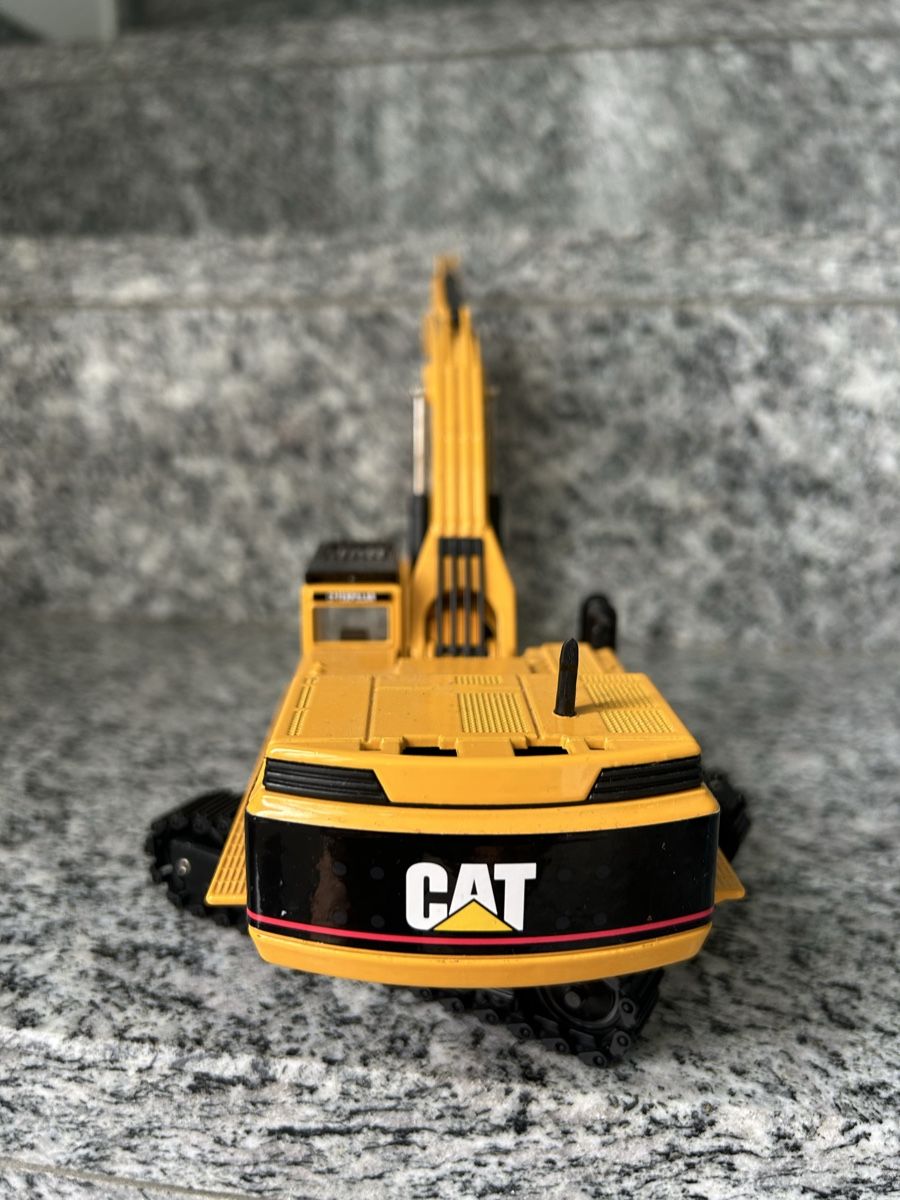Caterpillar Kit di modellismo & Modellini statici: Caterpillar 375, 1:50, Joal – Usato da Horw venduto da Tigercat635 1