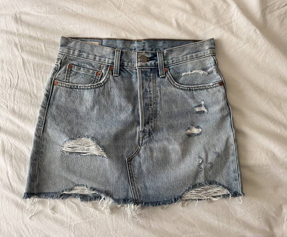 Levi's Gonne: Levi's Denim Skirt – Nuovo (secondo la descrizione) da Zürich venduto da Laura2010