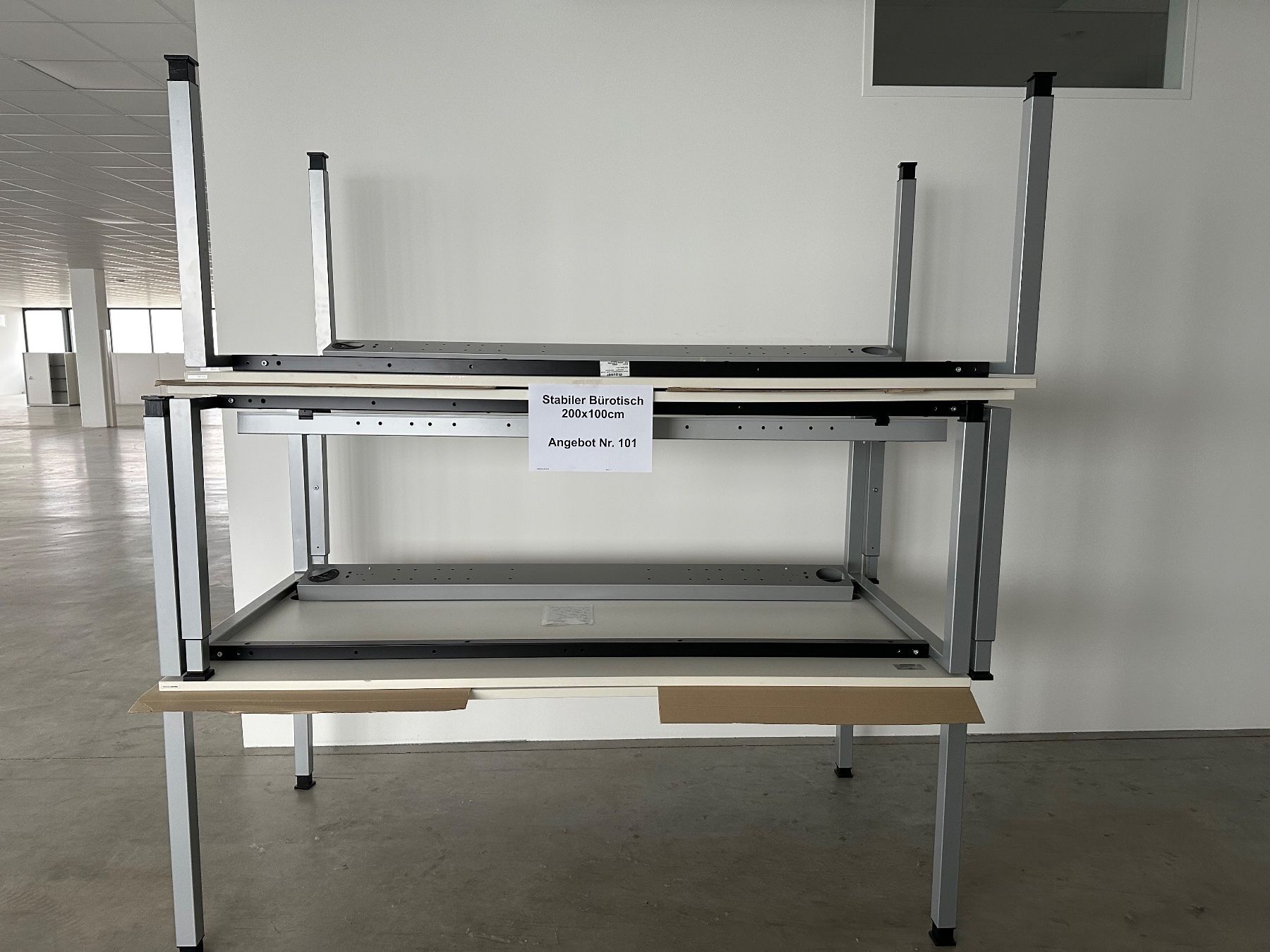 Scrivanie: 4 Bürotische, 200x100cm – Usato da Tägerwilen venduto da ZIM-Taegerwilen
