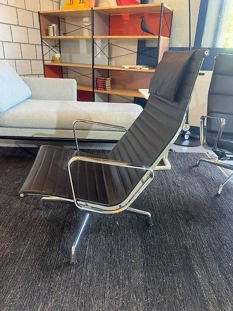 Vitra Poltrone: Vitra Eames Aluminium Chair EA 124 schwarz – Usato da Zollikofen venduto da OberliAG 1