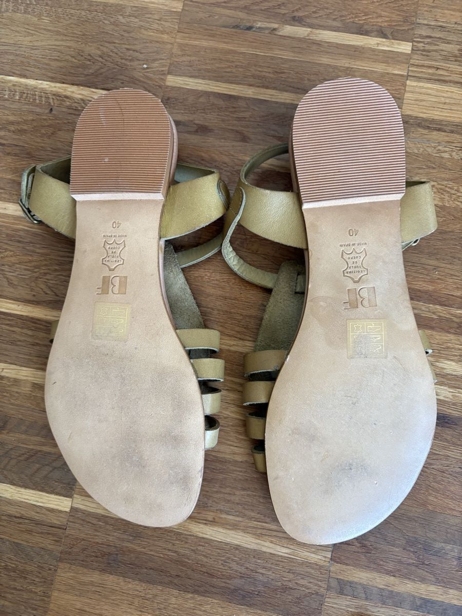 Scarpe da donna: Sandalen Beatriz Furest – Usato da Basel venduto da Gumpesel1 2