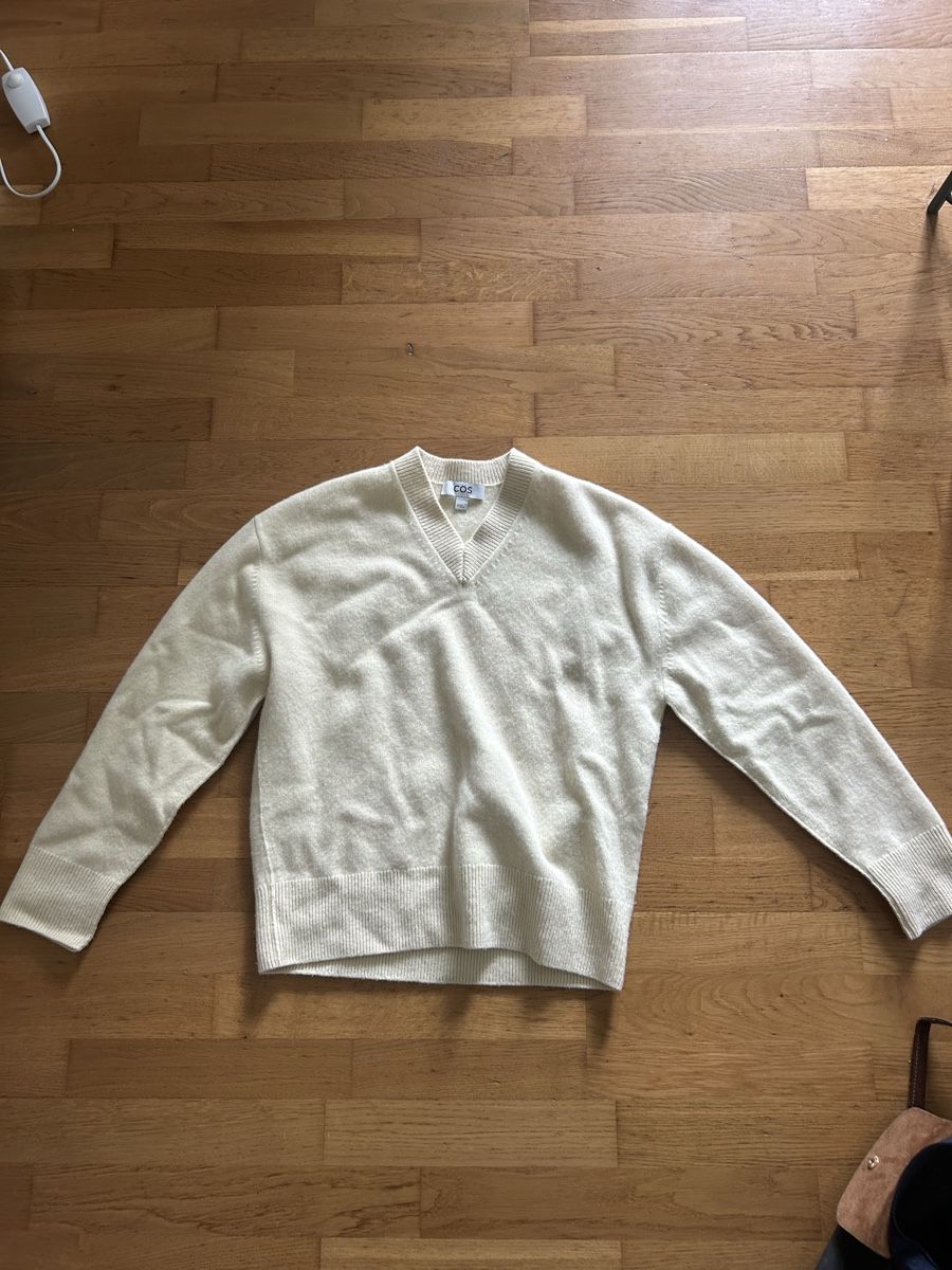 Cos Maglioni & Felpe: COS Wollpullover V-Ausschnitt Creme. Neuwertig – Nuovo (secondo la descrizione) da Luzern venduto da ali_6cnx 1