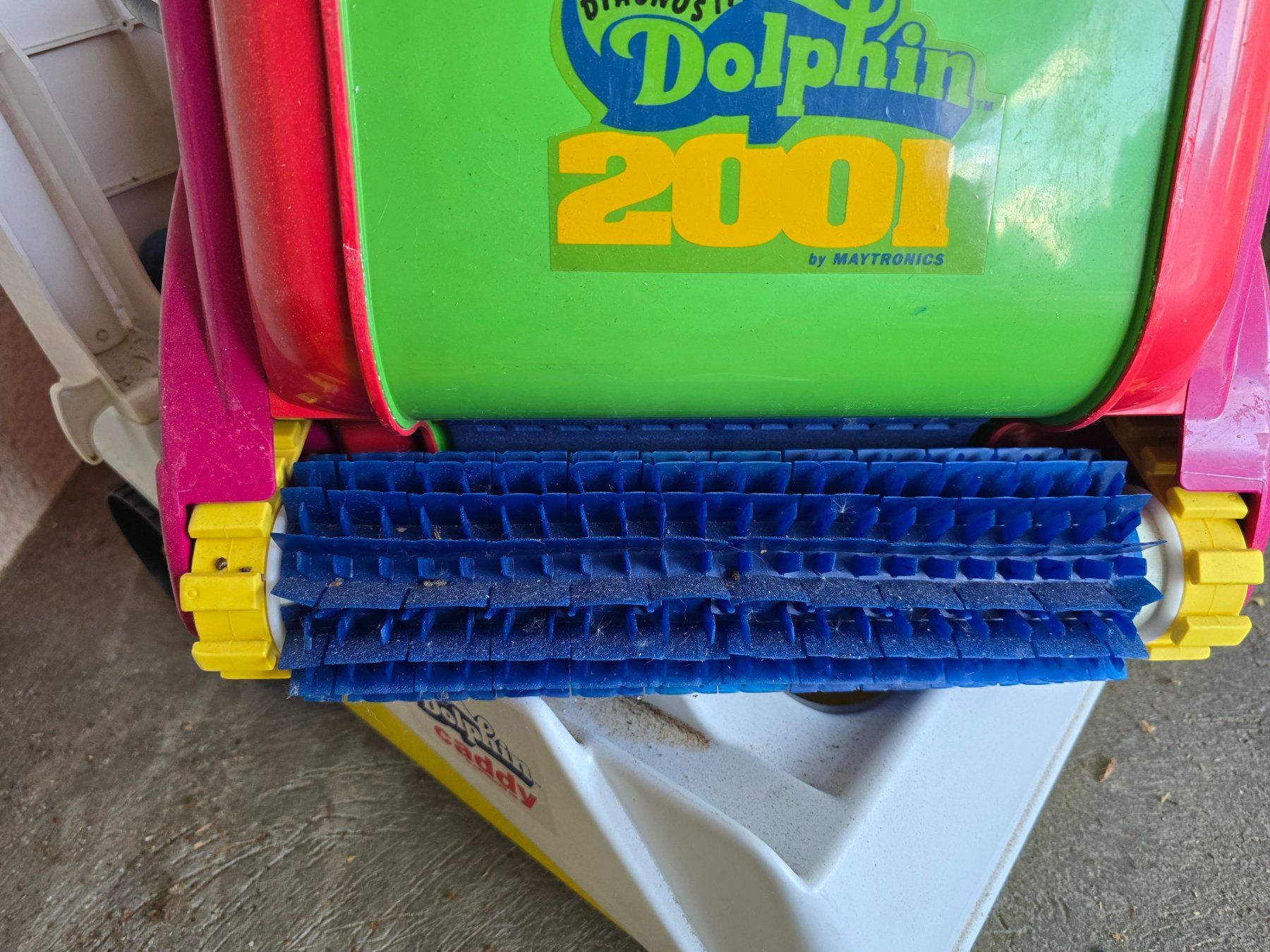 Dolphin Accessori per Piscine: Dolphin 2001 Schwimmbad Reinigungsroboter – Usato da Henau venduto da tbu_prl7 2