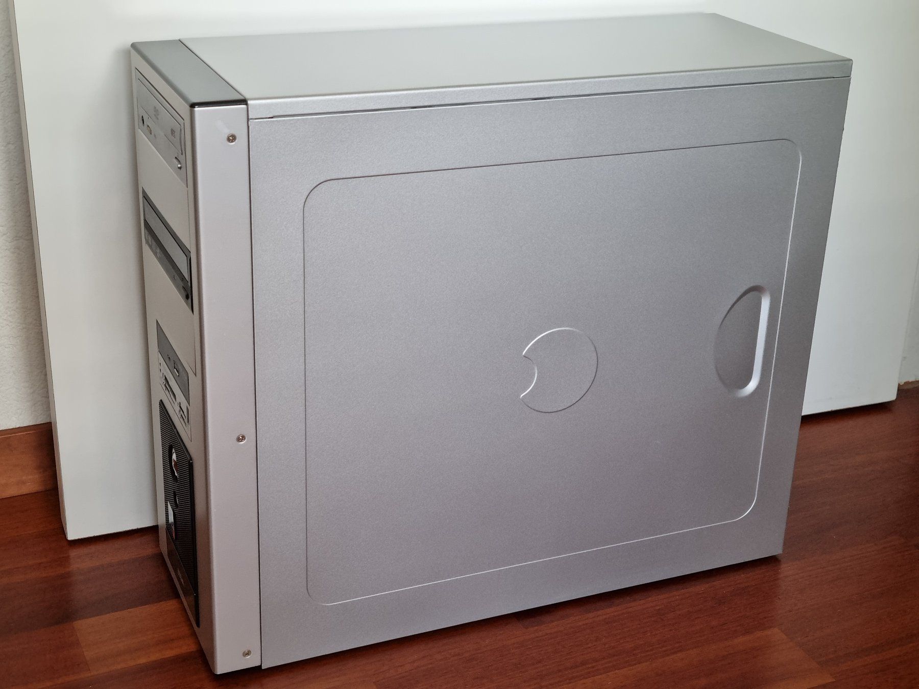 Custodie: Desktop-PC Gehäuse, silber, inkl. leisem beQuiet!-Netzteil – Usato da Sursee venduto da thjentzsch 3