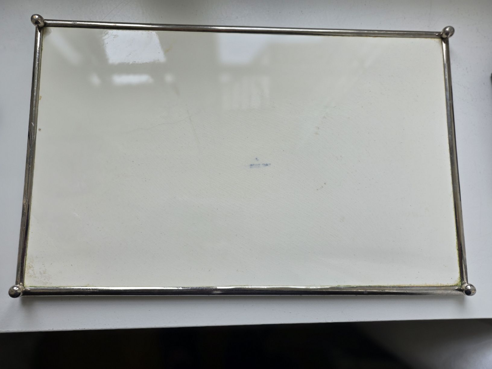 Piatti di portata: Antikes Serviertablett mit Metallrand und Füsschen – Usato da Langenthal venduto da maietag 1