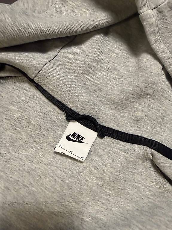 Jacken: Nike Tech Grigia – Gebraucht aus Stabio von sin_sdy9 1
