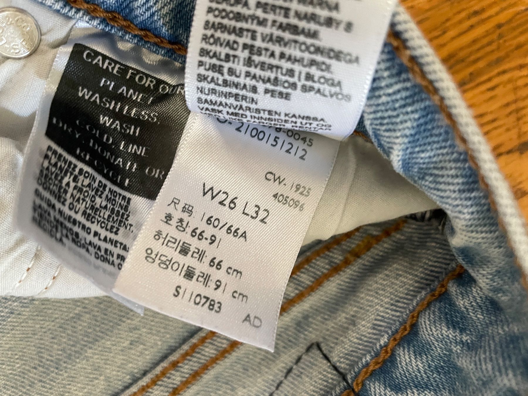 Levi's Jeans: Levi‘s Jeans Ribcage Straight – Nuovo (secondo la descrizione) da Bern venduto da Corinn_na 5