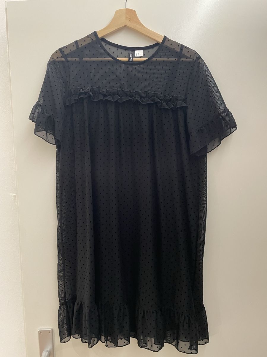 H&M Kleider: H&M GEPUNKTETES MESH-KLEID – Gebraucht aus Ziefen von Elar_store