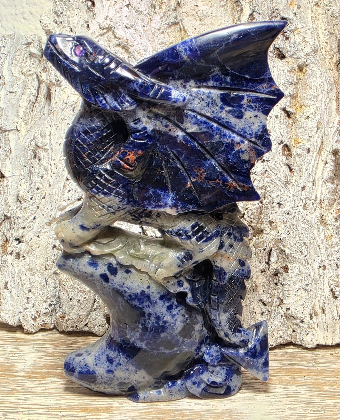 Minerali & Pietre curative: Majestätischer Sodalith Drache 375g – Nuovo (secondo la descrizione) da Matzingen venduto da Shay_Crystalz