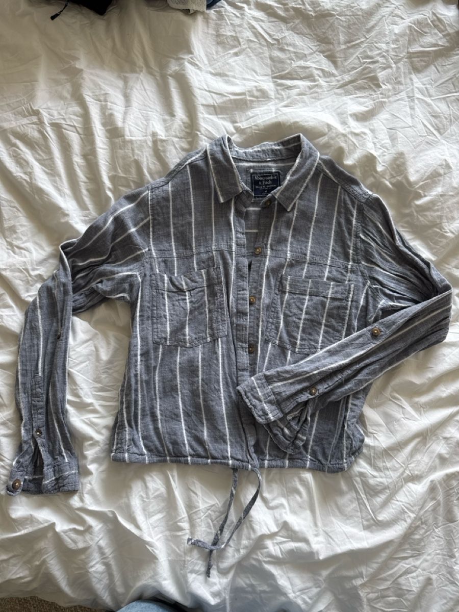 Abercrombie Blusen: ABERCROMBIE Bluse blaugrau Gr. M – Gebraucht aus Zürich von maleaaa