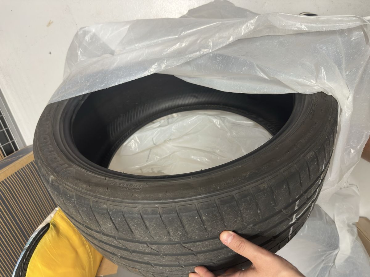 Pneus & Kompletträder: 245/35 19 winter hankook 2stk. – Gebraucht aus Kirchberg SG von SchweizerStein 2