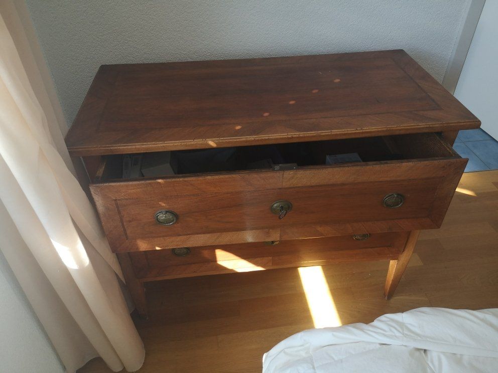 Cassettiere: belle commode avec 2 tirroirs – Usato da Boudry venduto da Philippe5161