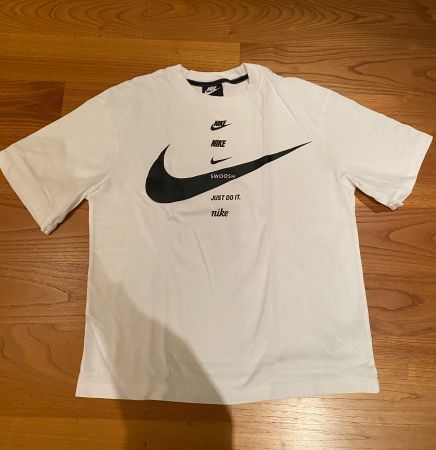 Nike swoosh T-Shirt, size XS