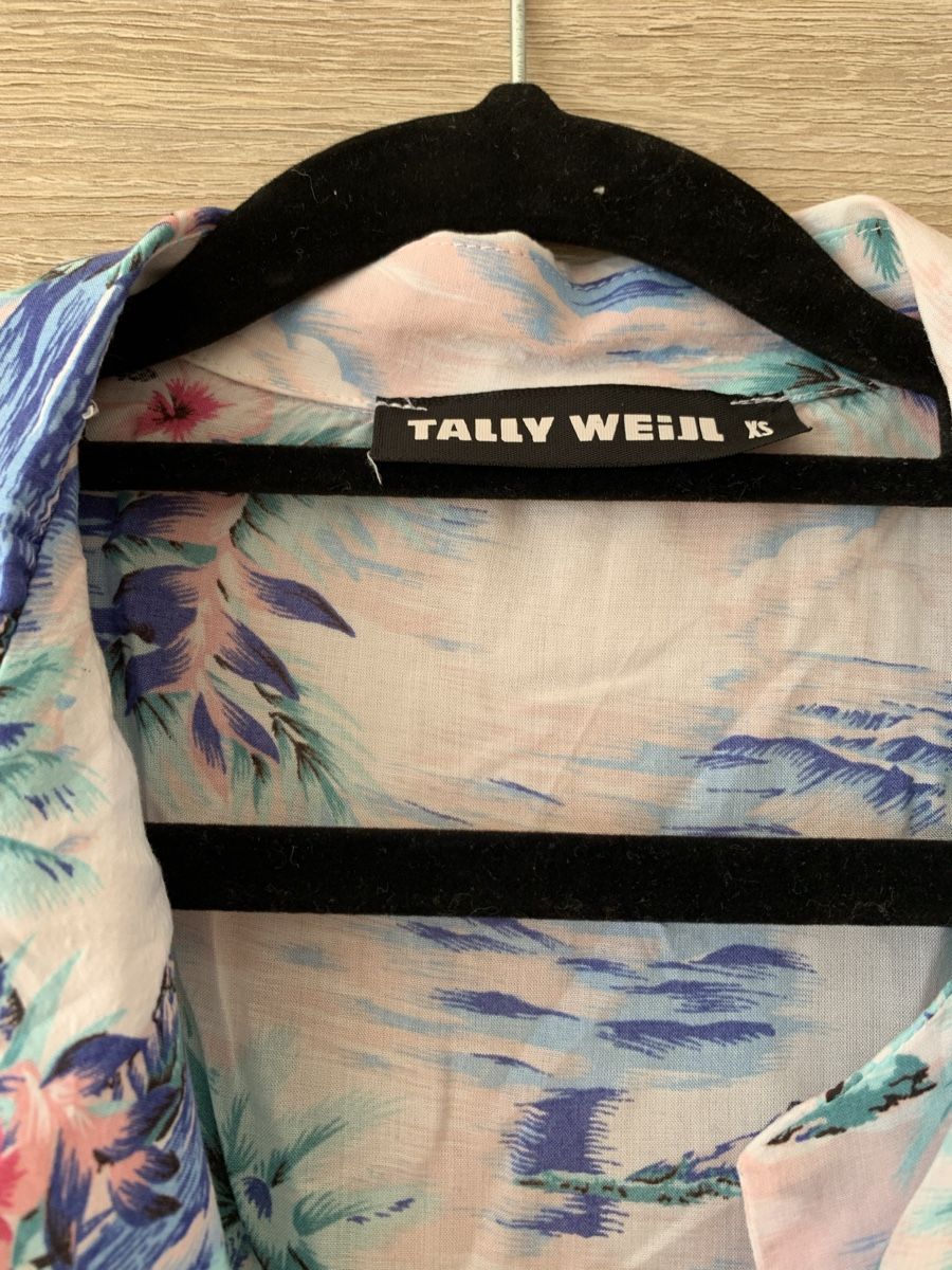 Blusen, T-Shirts & Tops: Chemise crop bleu à motif – Gebraucht aus Montreux von Izapeche811 1