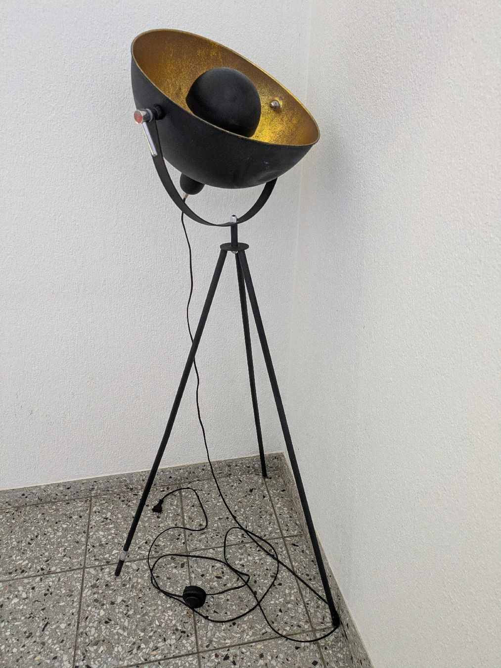 Pfister Lampen: Tripod Floor Lamp Black Gold Used – Gebraucht aus Uitikon Waldegg von reb_b5wb 1