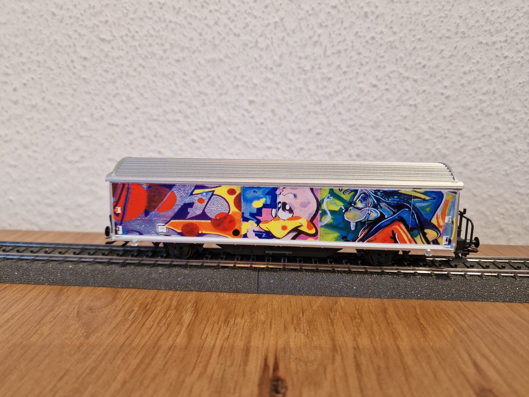 Märklin Modelleisenbahnen: Märklin Graffiti Güterwagen H0 – Gebraucht aus Matten b. Interlaken von lor_hr9w