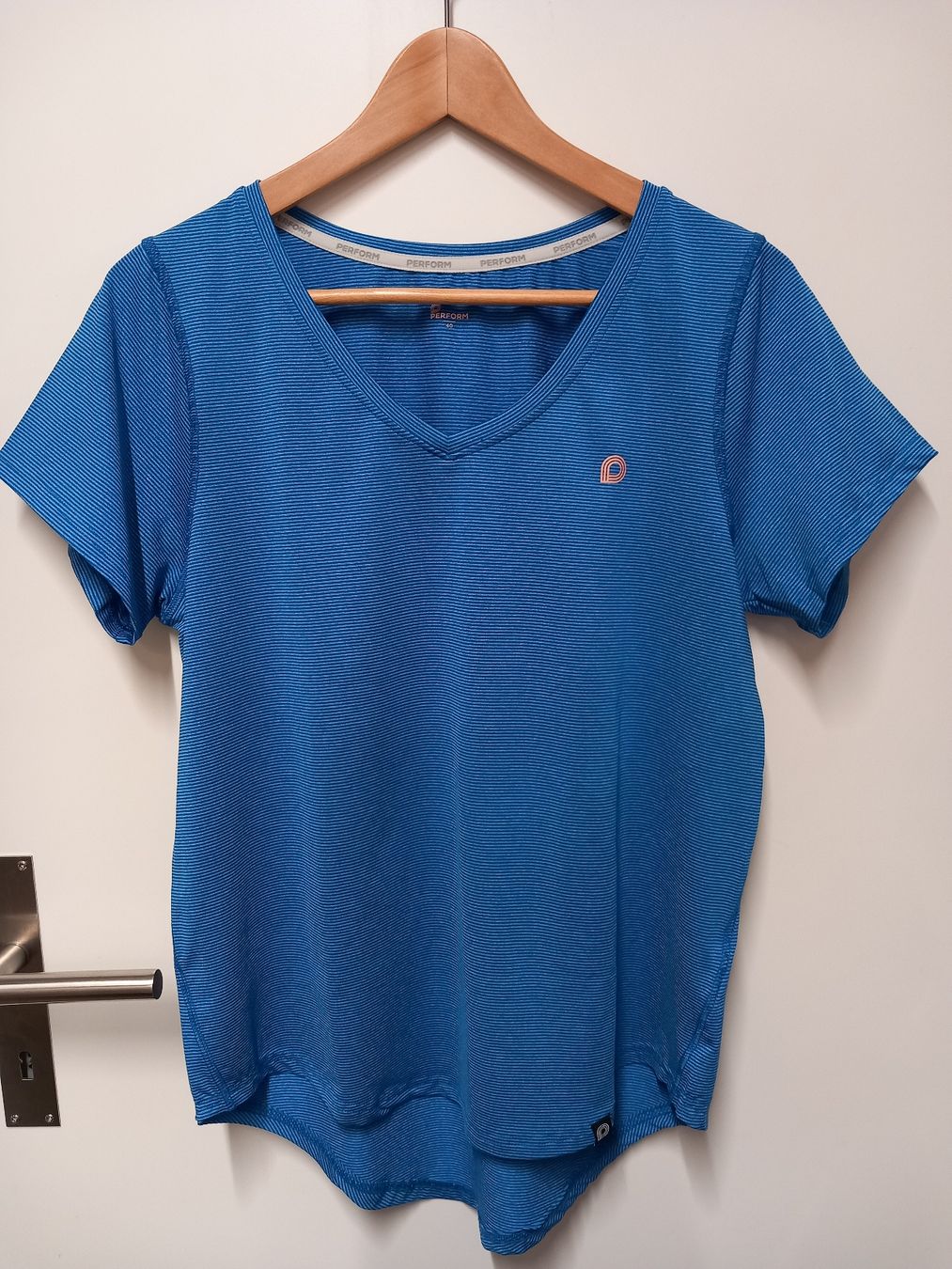T-shirt: Perform Sport-Shirt Gr.40, neuwertig – Nuovo (secondo la descrizione) da Merligen venduto da muss_haben