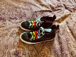 Superbes CONVERSE montantes noires, lacets arc-en-ciel 37,5