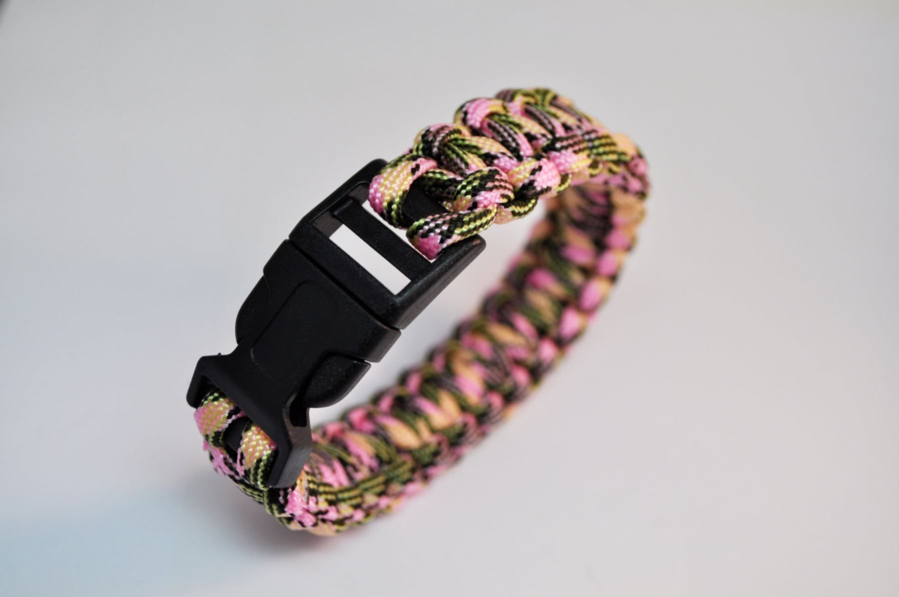 Bracelets: Paracord Rettungsseil mehrfarbig – Neuf avec emballage d'origine à Courlevon par HotSaleandPrice 4