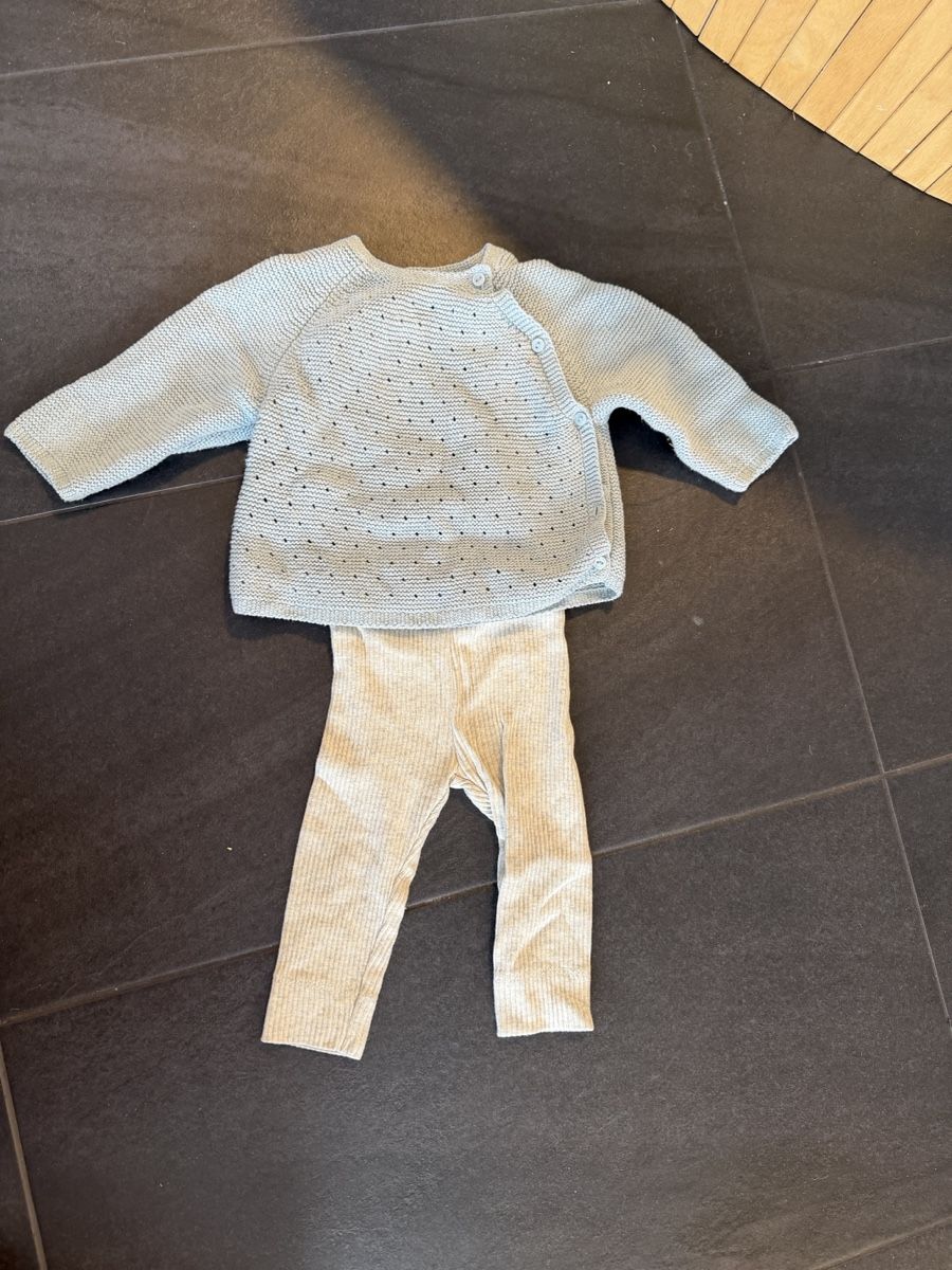 Lotti & Set di vestiti: Baby Set Gr. 68 Strickpullover hellblau und Hose – Usato da Naters venduto da stegga