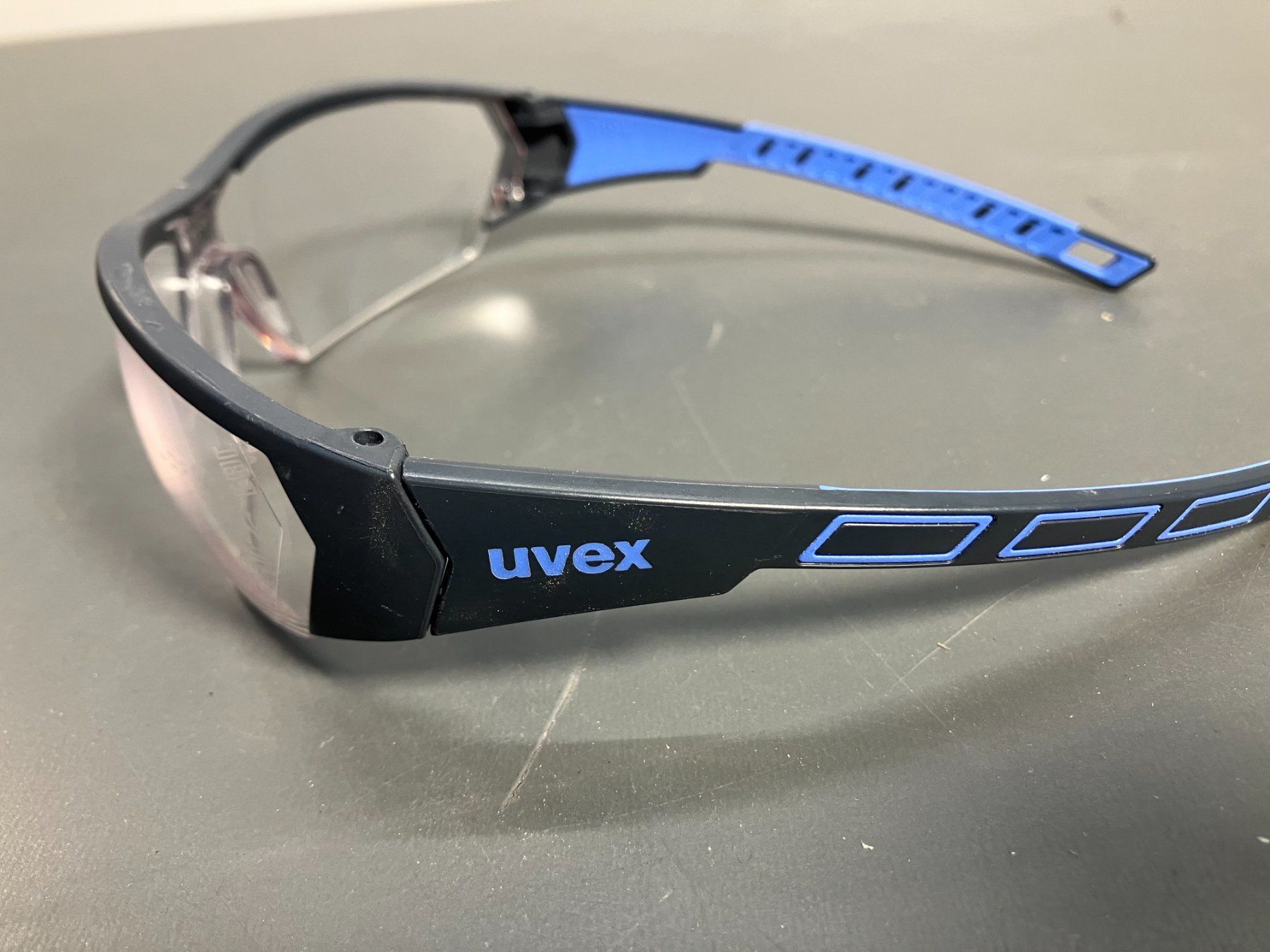 Uvex Occhiali & Lenti: gebr. UVEX - Schutzbrille ab 1.- – Usato da Lichtensteig venduto da Buy24International 2