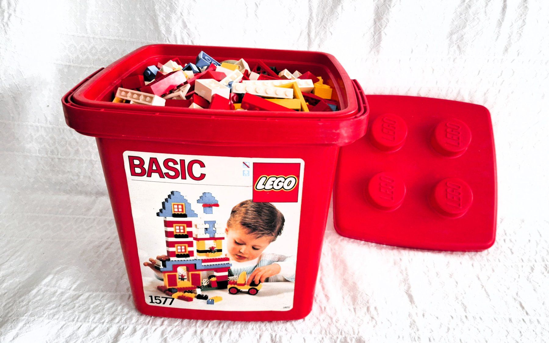Legobox rot mit 1.6 Kg Inhalt. Siehe Bilder. Die Legos wurde (Gebraucht ...