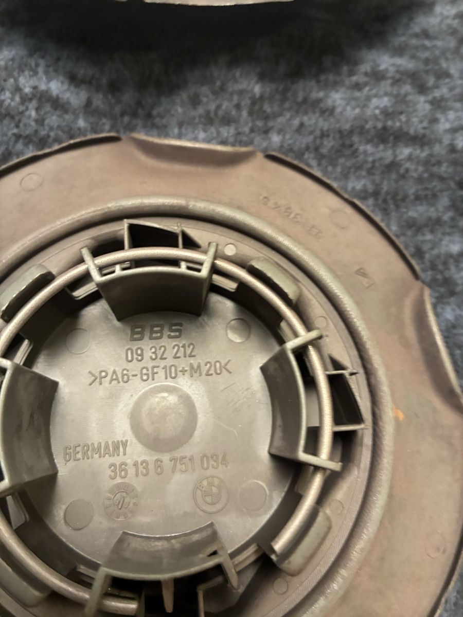 BMW Tutti pezzi di ricambio auto: BMW E53 X5 Nabenkappen – Usato da Grenchen venduto da Netii10 1