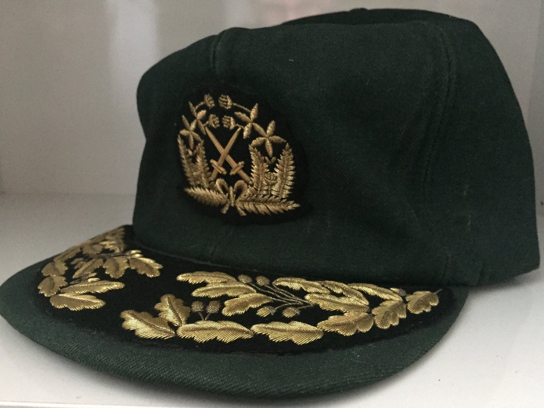 Uniformes: Generalsmütze – D'occasion à Volketswil par zwitsch33