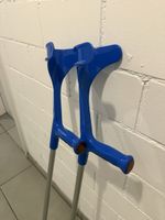 Gehhilfen Unterarm Krücken blau verstellbar guter Zustand