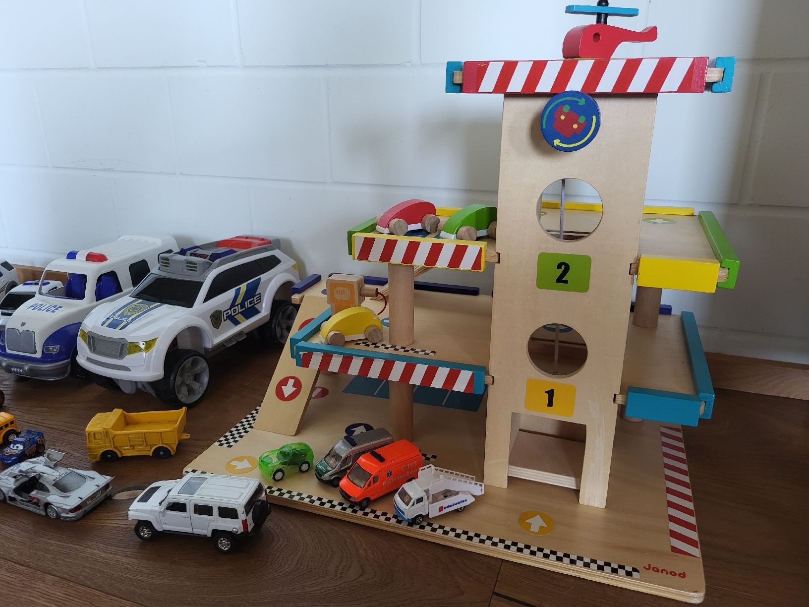 Giocattoli: Grosse Sammlung Spielzeugautos mit Garage – Usato da Ballwil venduto da Qws_hy777 3