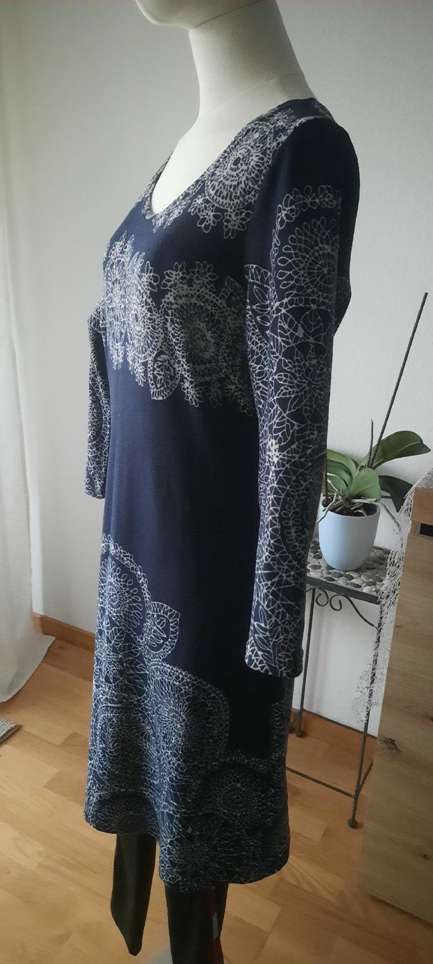 Vestiti: Anna Field Kleid, Gr. 38, blau mit Muster – Nuovo (secondo la descrizione) da Solothurn venduto da lsc_pf99 2