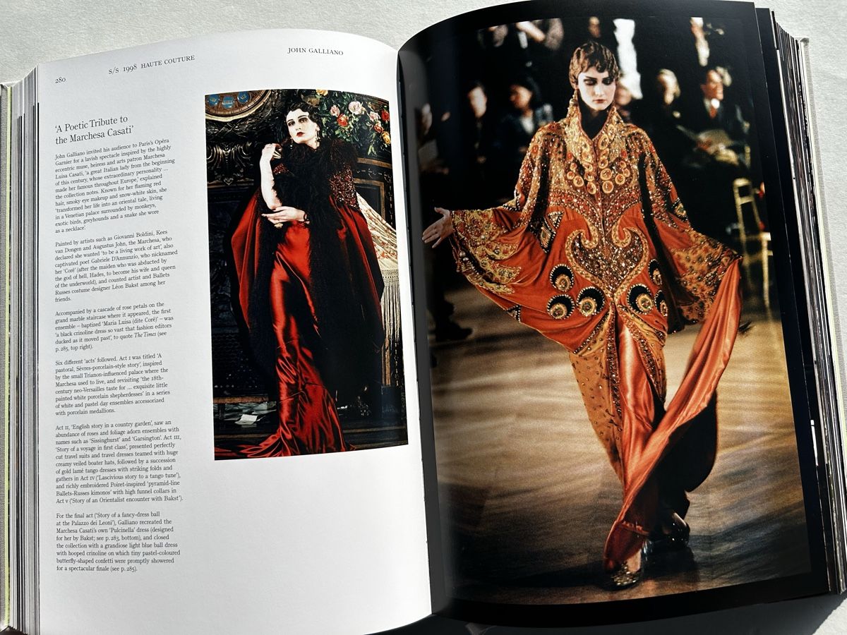 Bücher: Dior Catwalk: The Complete Collections Book, Rare Find! – Gebraucht aus Zürich von lesgarcons 4