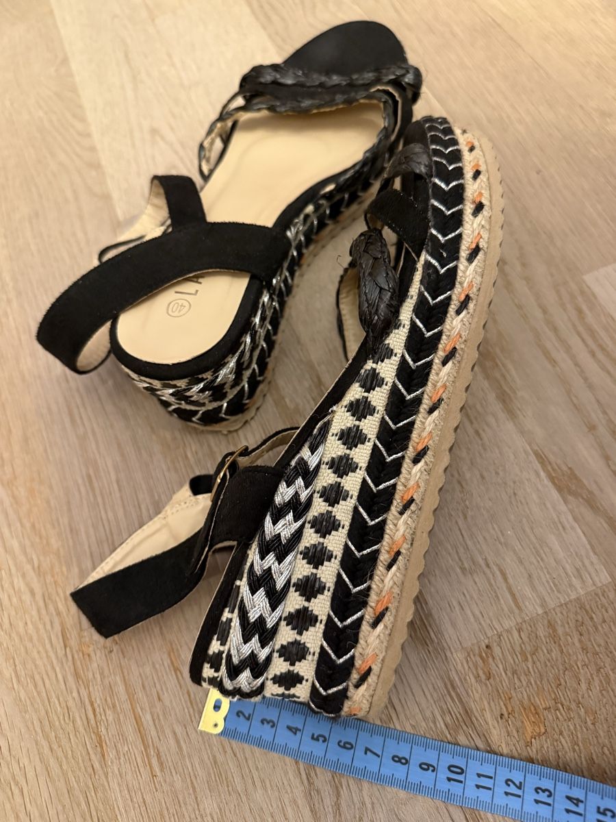 Damenschuhe: Sandalen Gr. 40 – Gebraucht aus Rubigen von Elmacino 2