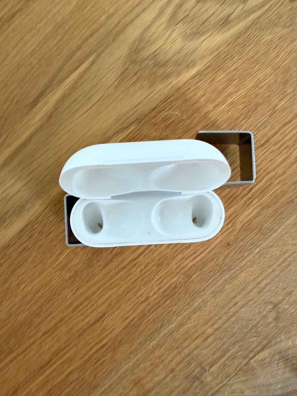 Apple Casques audio: APPLE AirPods Pro 2 Charging Case – D'occasion à Lausanne par Nine1982 1