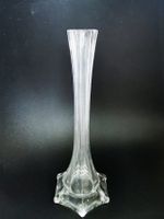 Elegante Jugenstil-Glasvase mit tollem Fuss – Art Nouveau