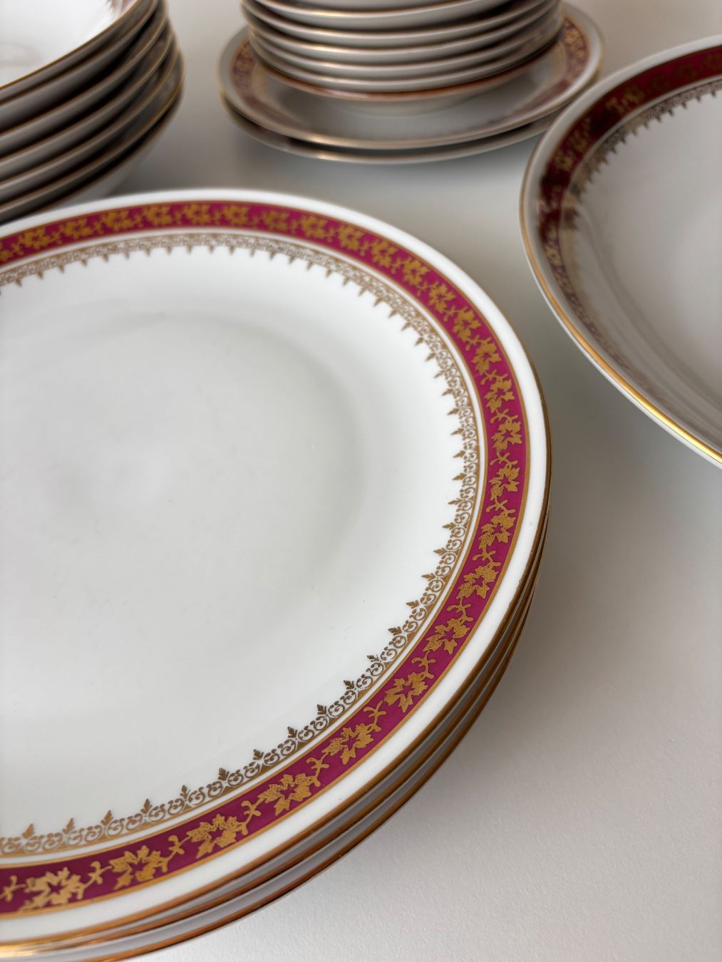 Set di piatti: Geschirr mit Goldrand – Usato da Entlebuch venduto da jan_6xfy 1