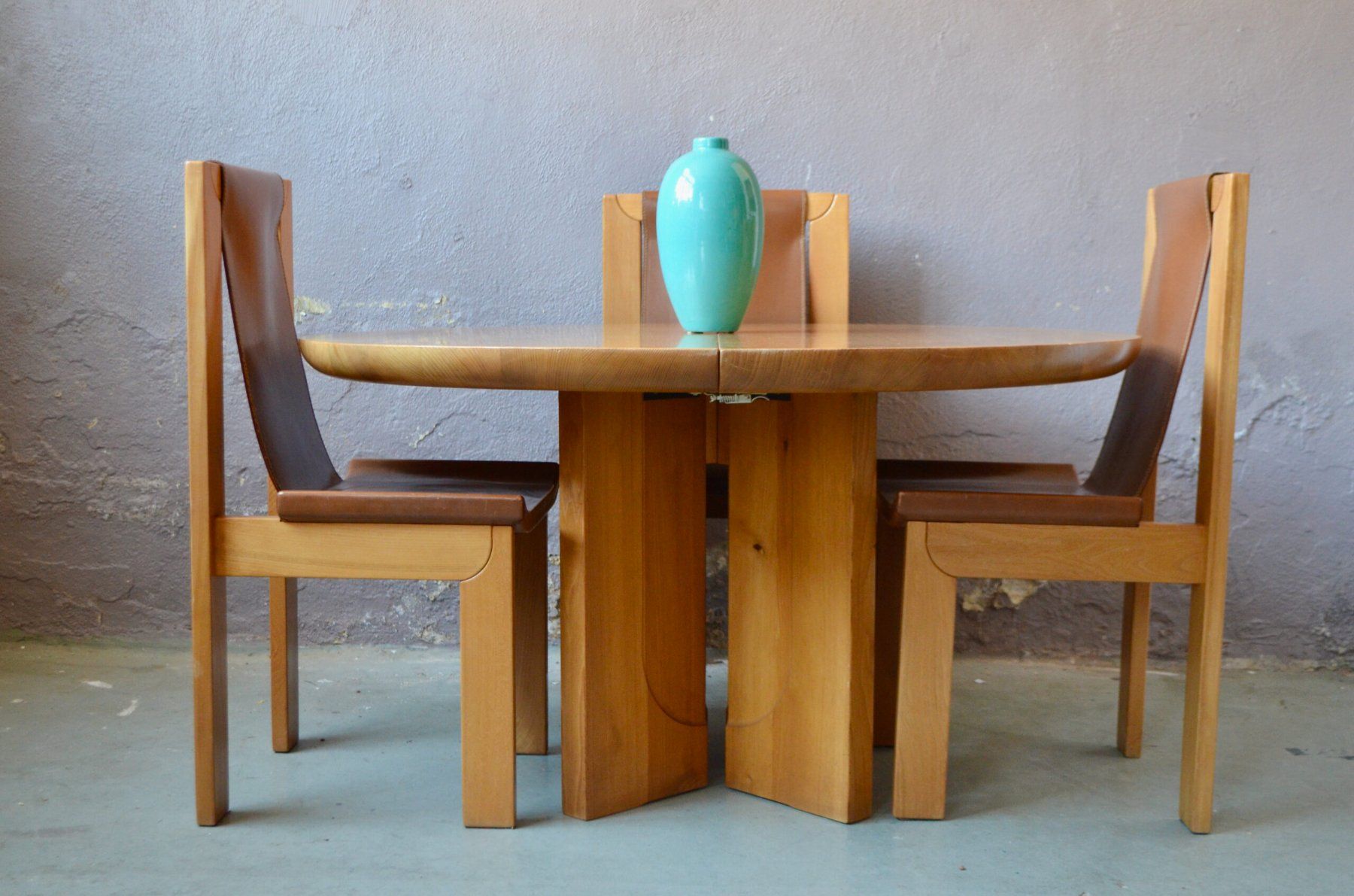 Set di tavolo e panche: Ensemble en orme  Luigi Gorgoni Table et Chaises brutaliste – Usato da COLMAR venduto da Sophiebellelurette
