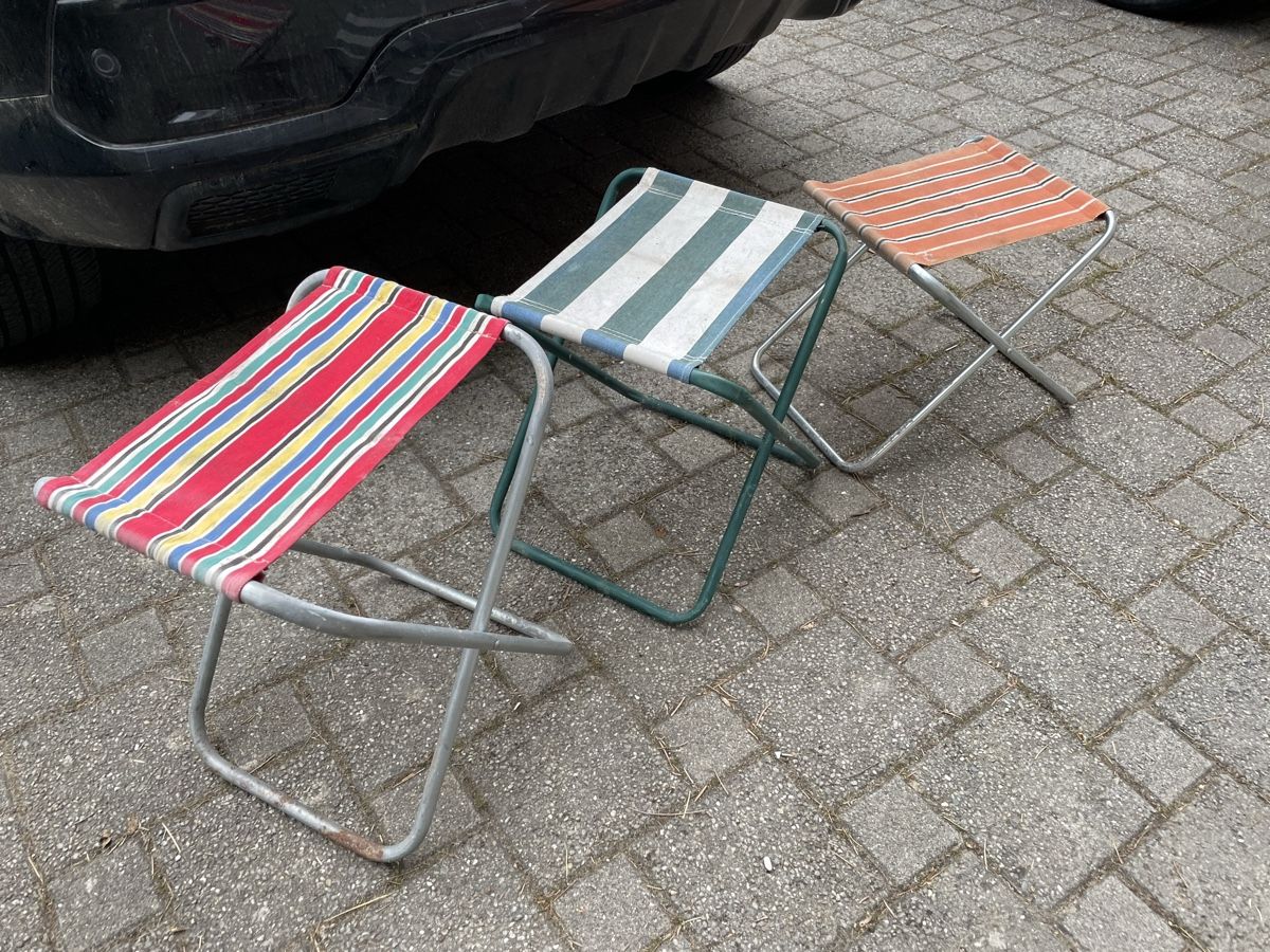 Sgabelli: 3 Tabourets Pliables Camping Vintage – Usato da Vallamand venduto da Bricbracbroc82 1