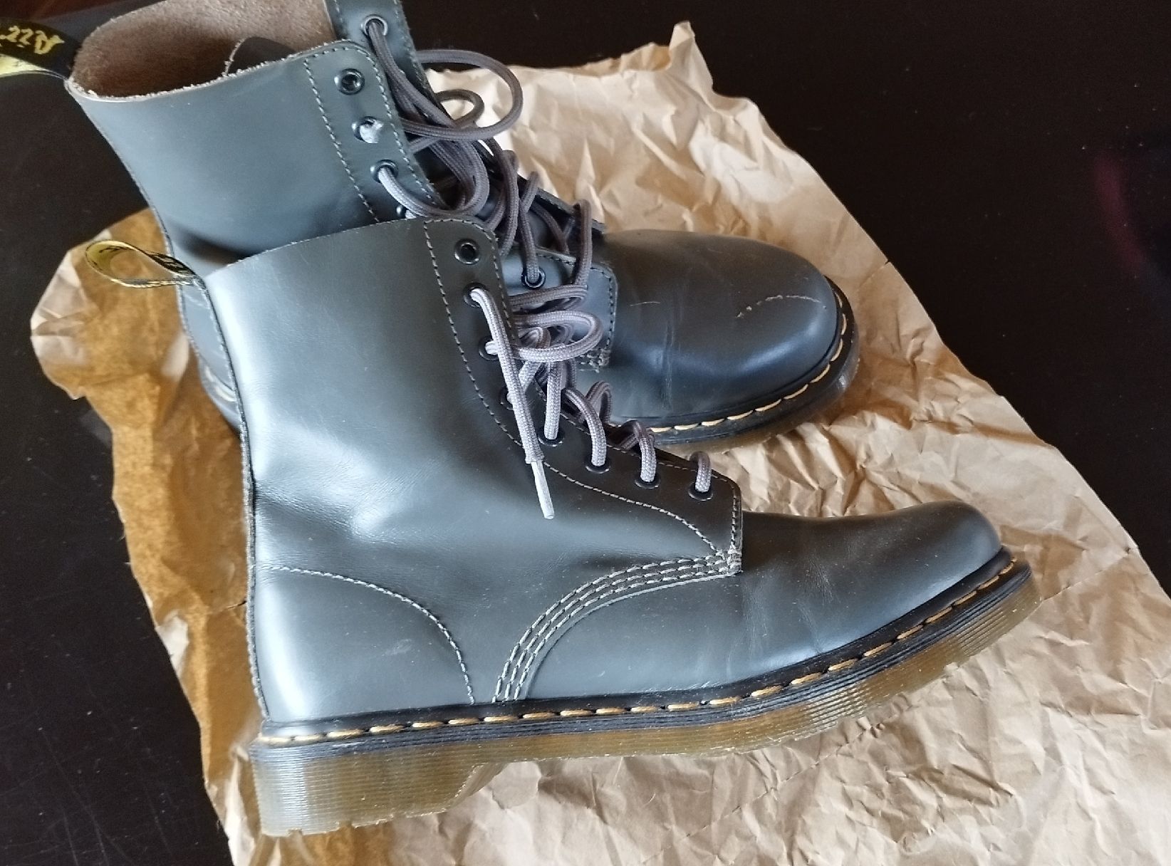 Dr. Martens Herrenschuhe: graue dr. martens gr. 42 ungetragen – Neu (gemäss Beschreibung) aus Entlebuch von grenzganger 1