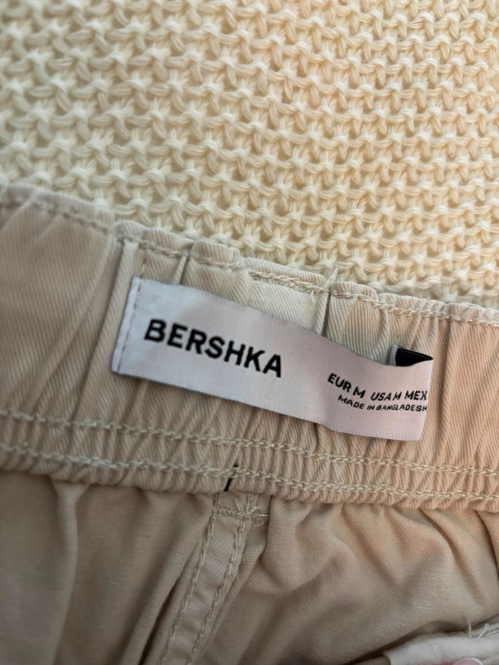 Bershka Pantalons: Kurze Hose. Woman. – D'occasion à Eglisau par Marc_J. 4
