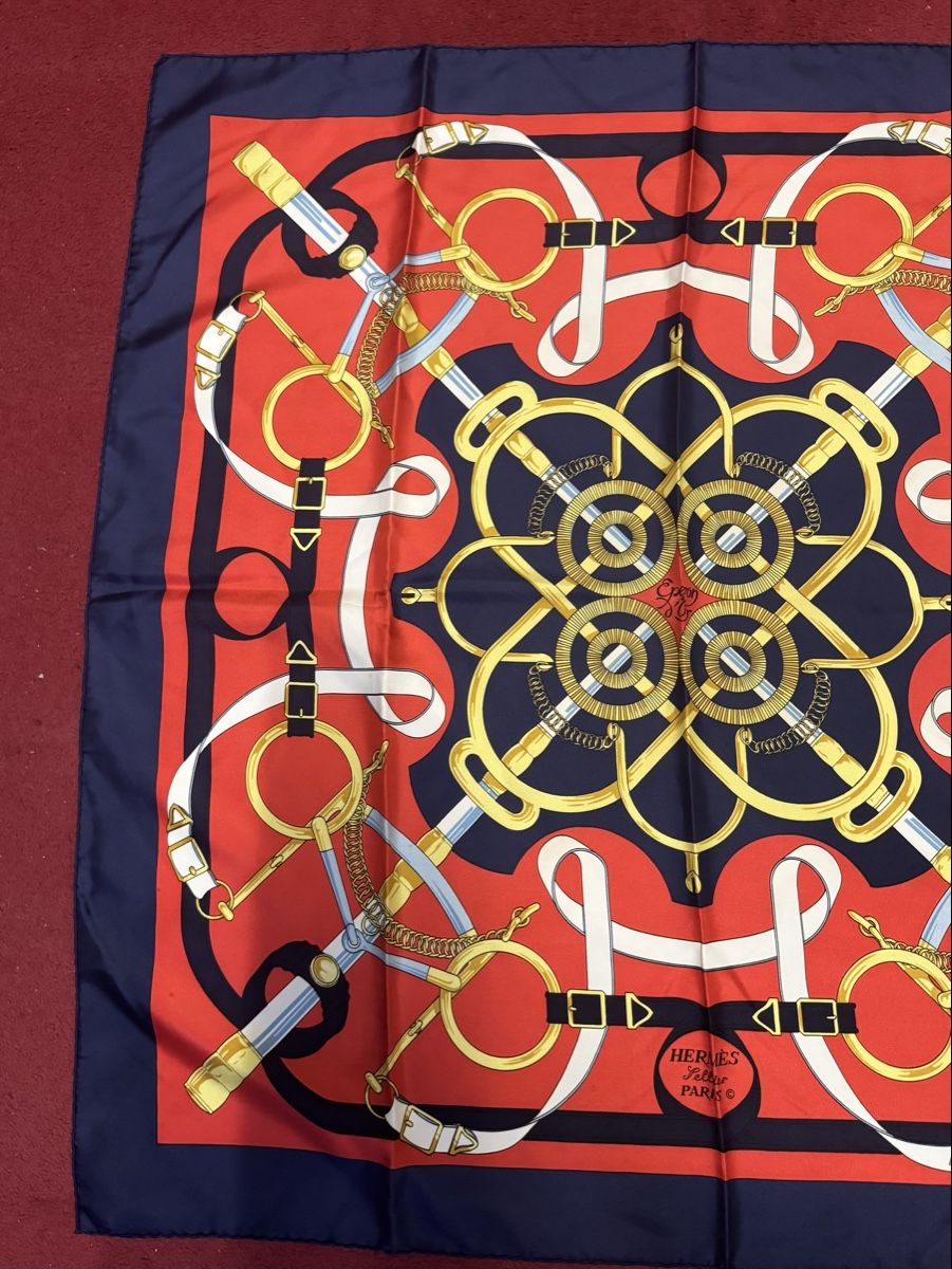 Hermès Foulards, Tücher & Schals: Seidentuch Hermès Schal  – Gebraucht aus Schlieren von Freundlich02 3