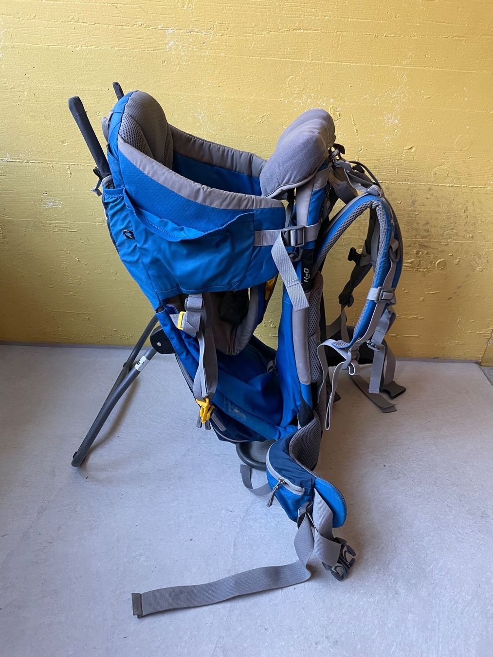 Deuter Bauch- & Rückentragen: Kinderkraxe Deuter blau – Gebraucht aus Zürich von Eis